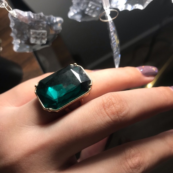 Vintage emerald ring.  Size 7 - Picture 5 of 6